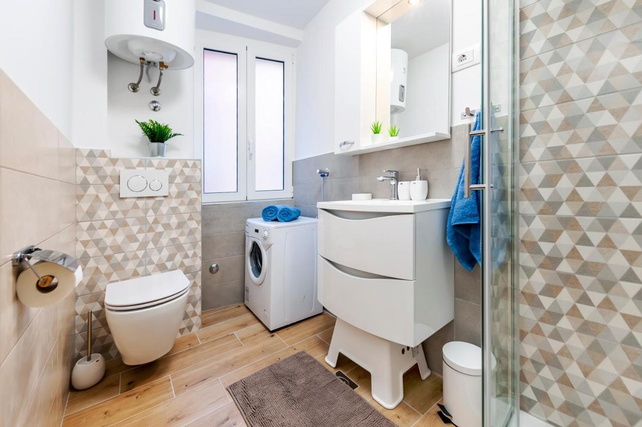 Otto Apartment With Sea View And Parking Ровінь Екстер'єр фото